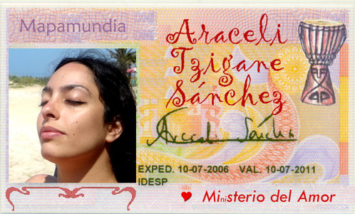 Araceli disfrutando bajo el sol de Zahara de los Atunes